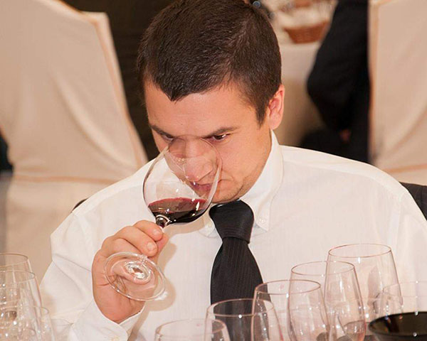 Rubén Granado Cubero, enólogo de Bodega Pardo Tolosa Rubén Granado Cubero, enólogo de Bodega Pardo Tolosa